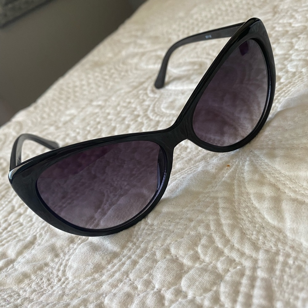 Black frame sunglasses